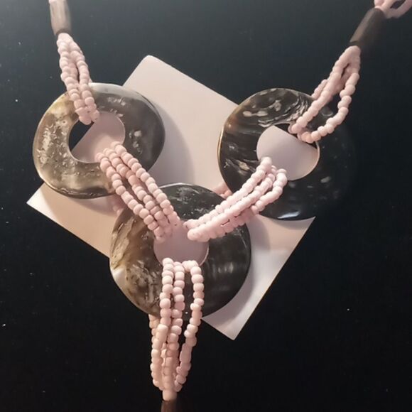 Beautiful beaded necklace - Picture 2 of 4